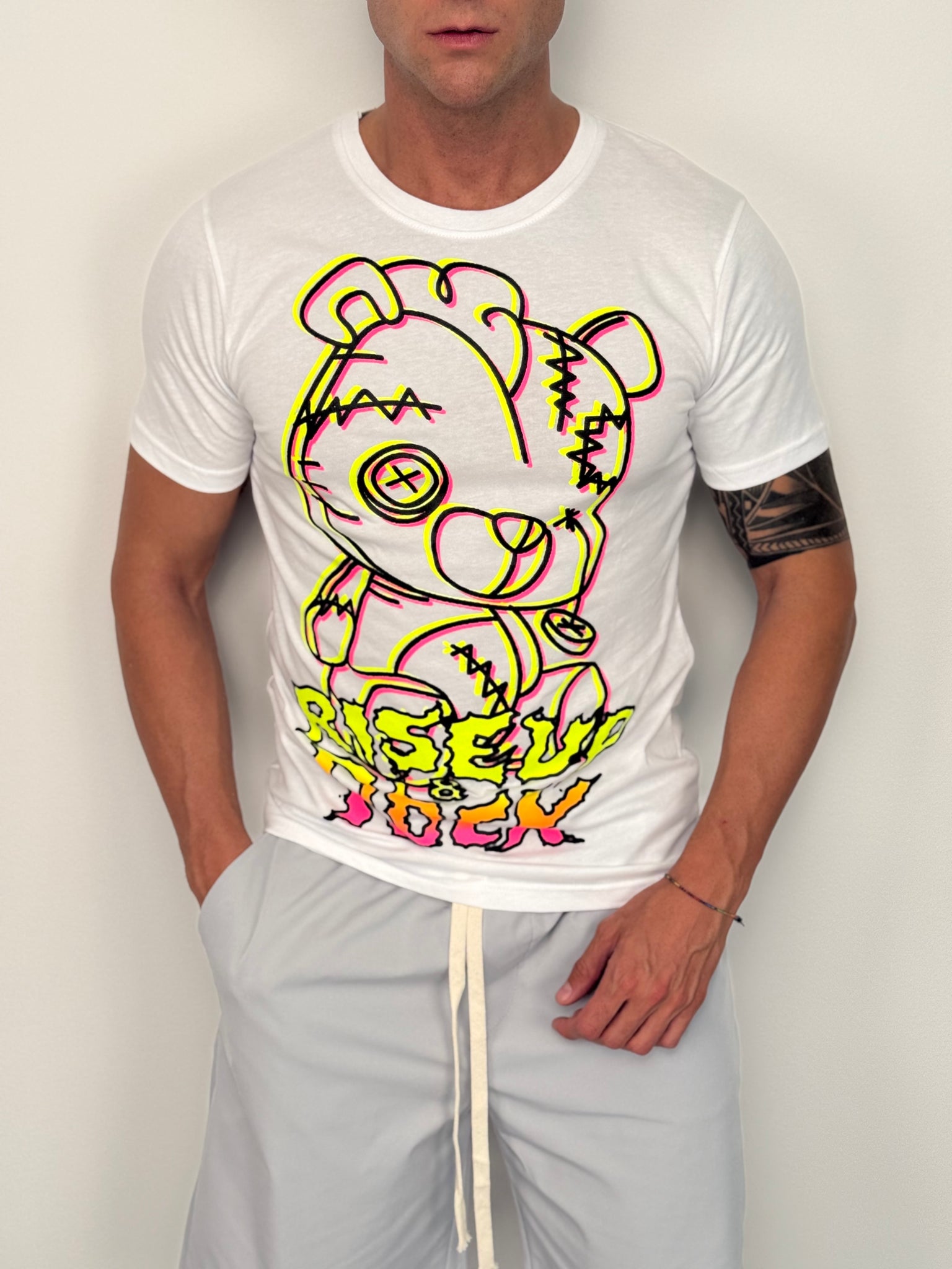 T-SHIRT RISE UP
