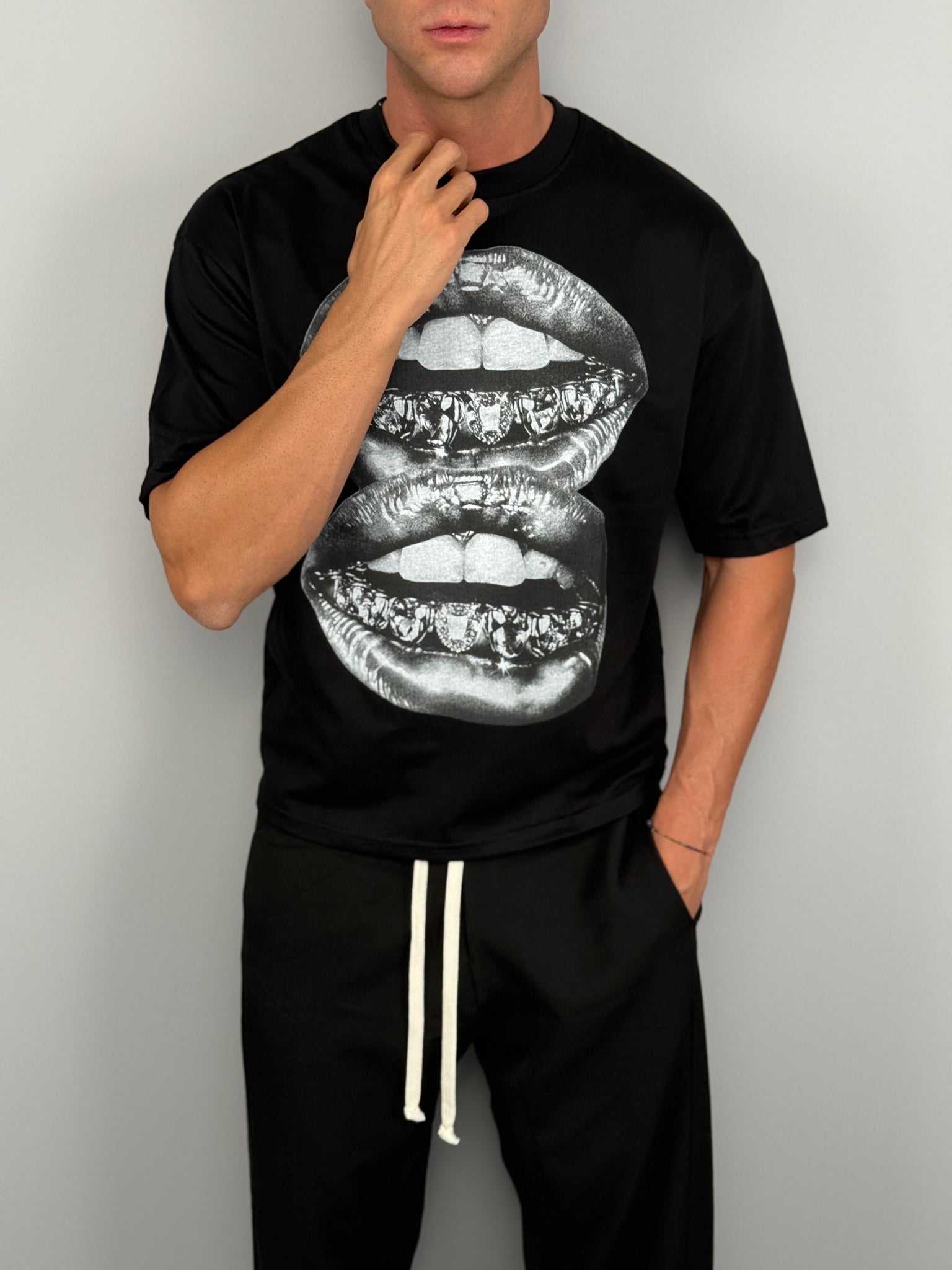 T-SHIRT MOUTH