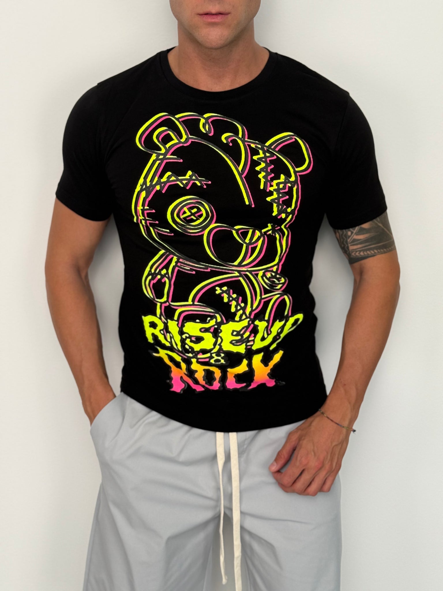 T-SHIRT RISE UP